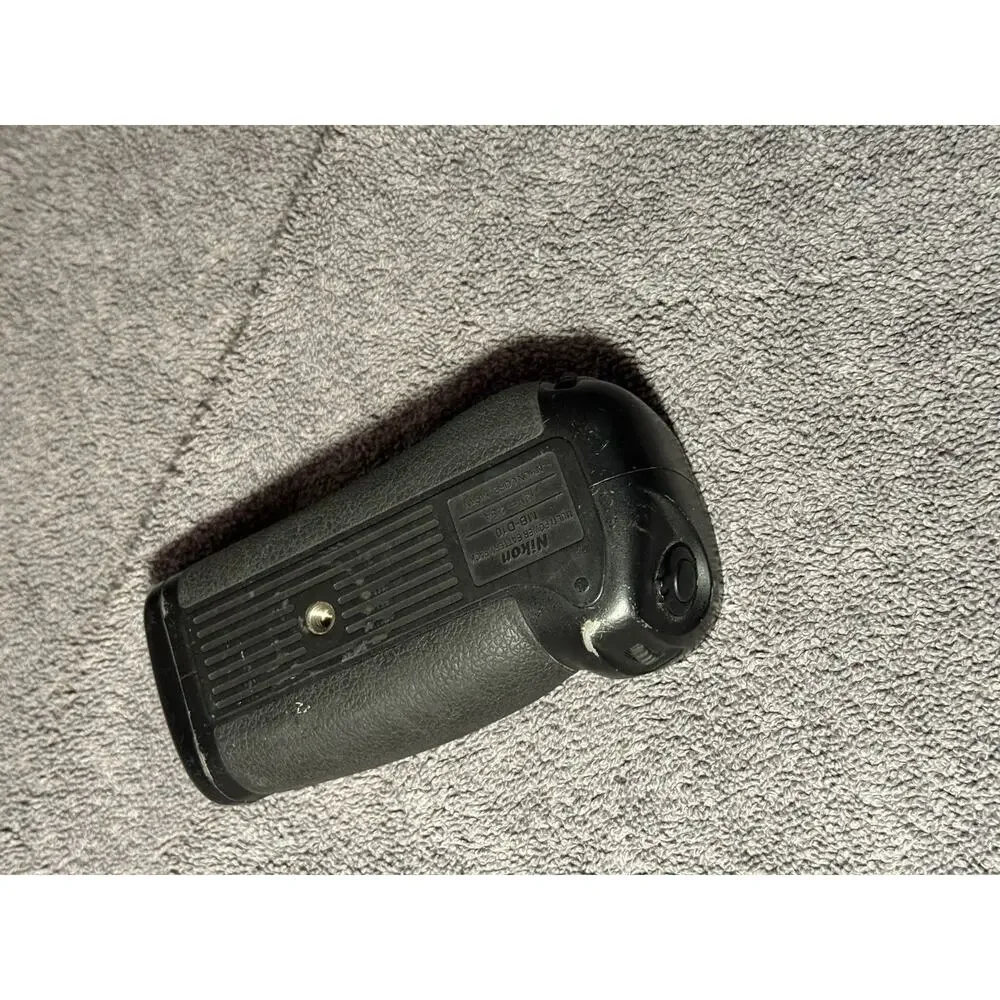 Genuine Nikon MB-D10 multi-Power Battery Pack Battery Grip For D700/D300/D300s